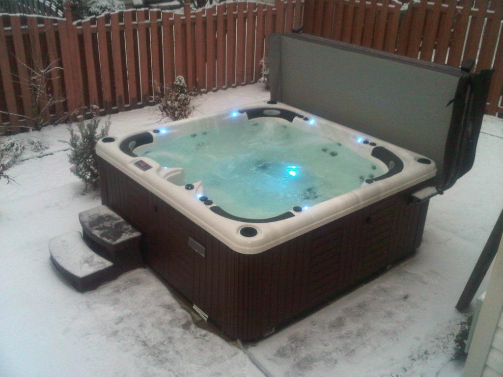 Kashy Homes Luxury With Hot Tub * Ottawa