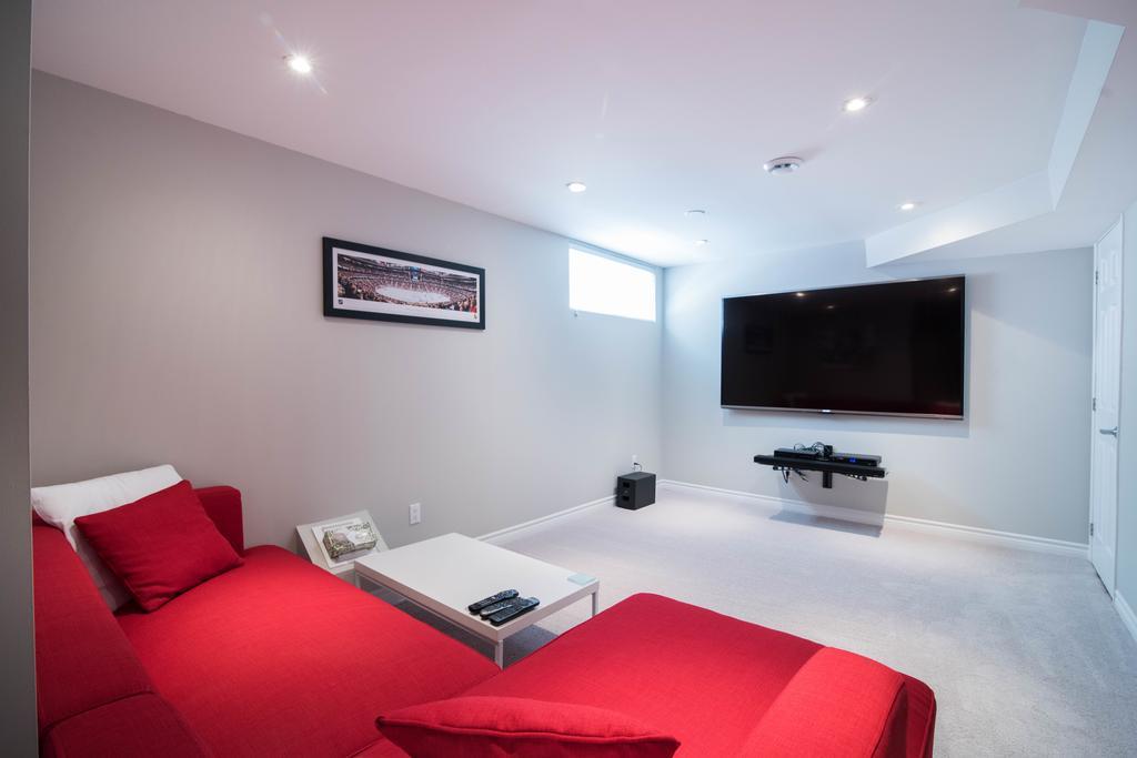 Holiday home Kashy Homes Luxury With Hot Tub Ottawa