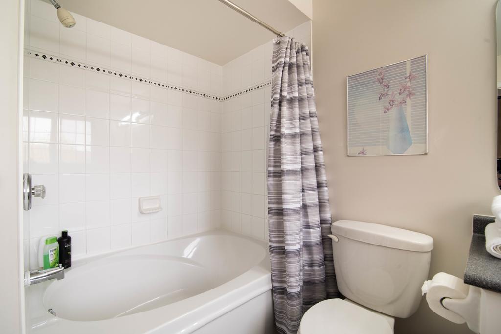 Kashy Homes Luxury With Hot Tub Holiday home Ottawa